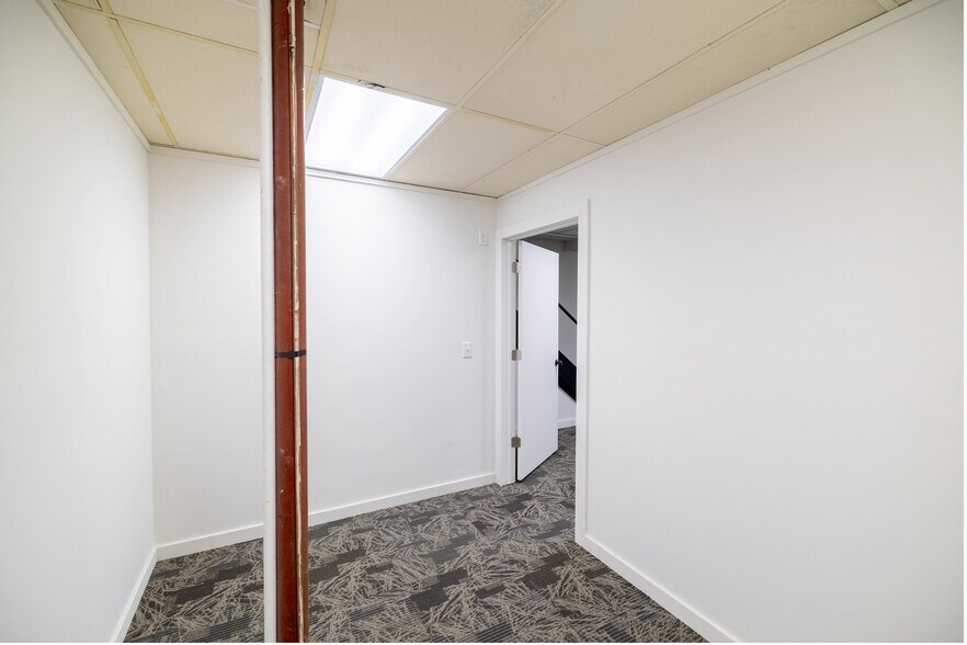 More Photos Of 108 S Santa Fe Ave, Salina General Retail For Lease