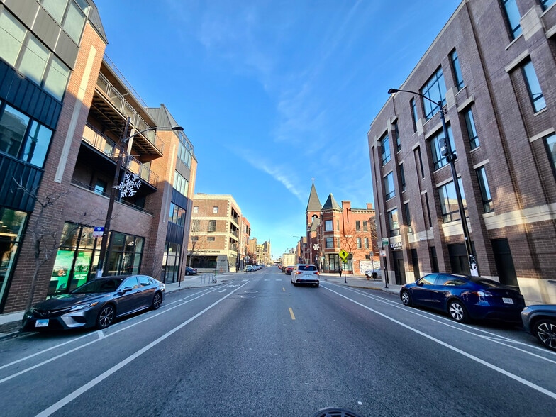 More Photos Of 2239 W North Ave, Chicago Medical For Lease
