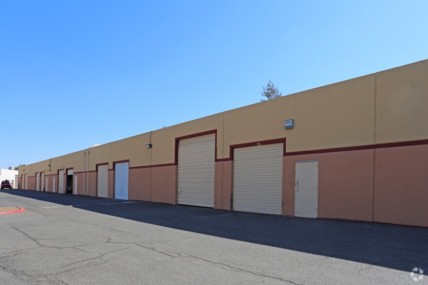 More Photos Of 10398 Rockingham Dr, Sacramento Warehouse For Lease