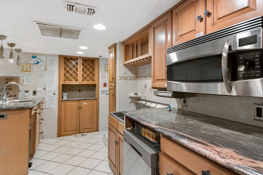 More Photos Of 532 Beach Dr NE, Saint Petersburg Hospitality For Sale