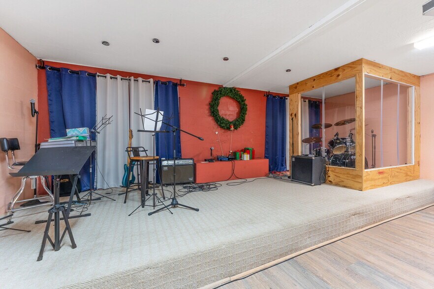 More Photos Of 2506 9th St, Bradenton Freestanding For Sale