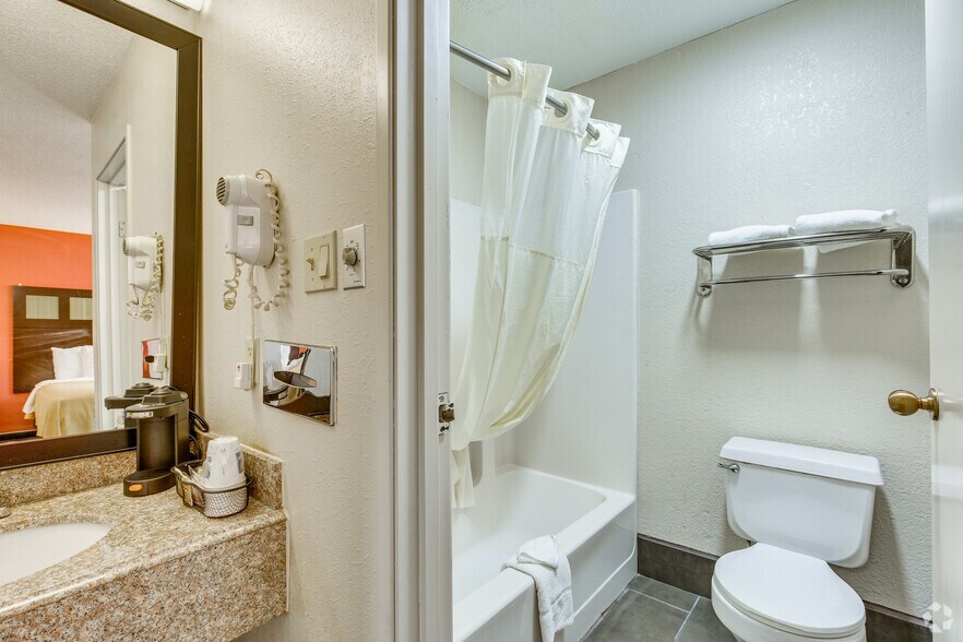 More Photos Of 4849 S Laura St, Wichita Hospitality For Sale