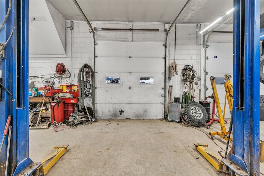 More Photos Of 9846 E Grand River Ave, Brighton Service For Sale