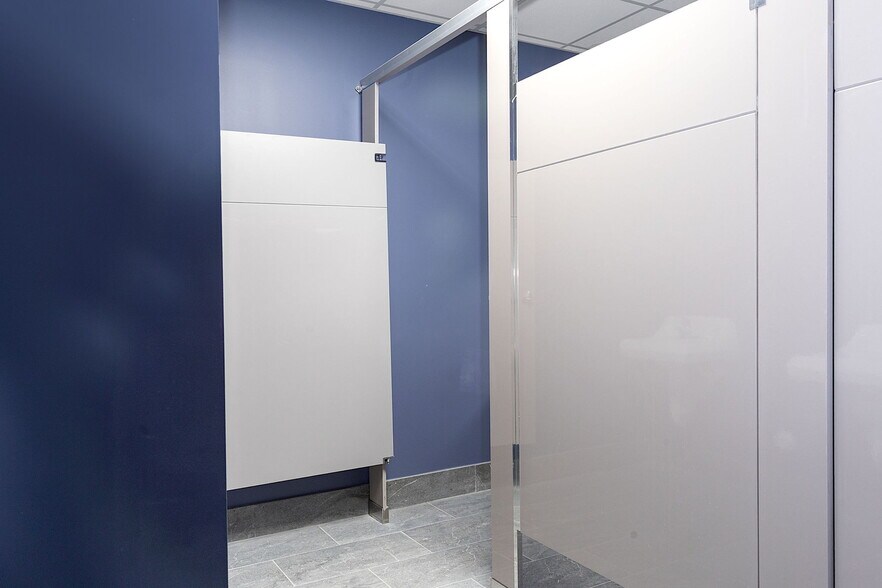 More Photos Of 10450 NW 33rd St, Doral Office For Sale