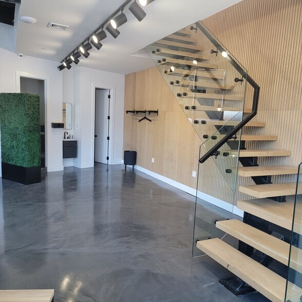 More Photos Of 678 Dahill Rd, Brooklyn Storefront Retail Residential For Lease