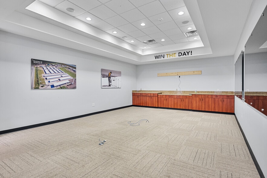 More Photos Of 6754-6758 Northwinds Dr, Houston Warehouse For Sale