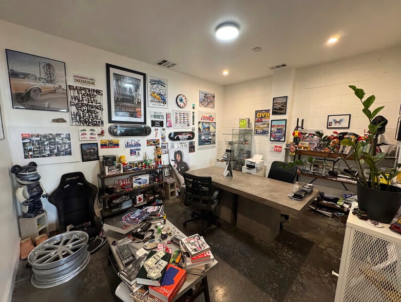 More Photos Of 353 S Clarence St, Los Angeles Warehouse For Lease