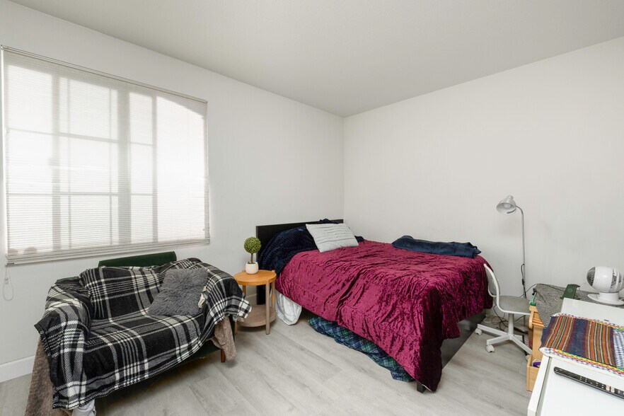 More Photos Of 10997 Cedarhurst Way, Riverside Multifamily For Sale