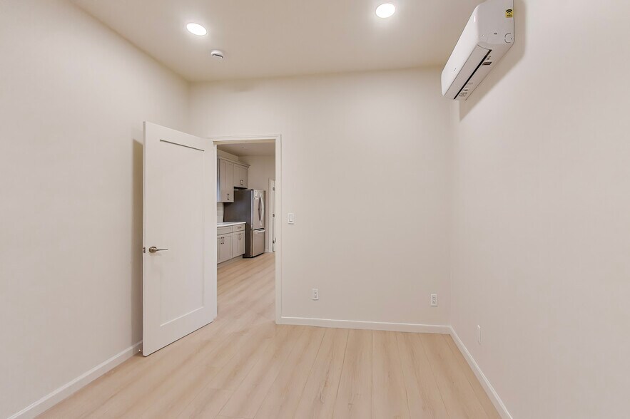 More Photos Of 1362-1364 E 27th St, Oakland Apartments For Sale