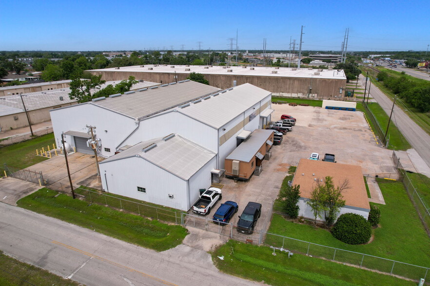 More Photos Of 11505 Todd St, Houston Manufacturing For Lease