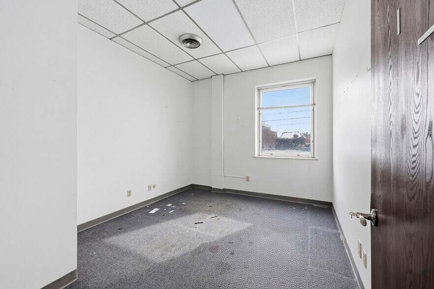More Photos Of 899 E Broad St, Columbus Medical For Lease