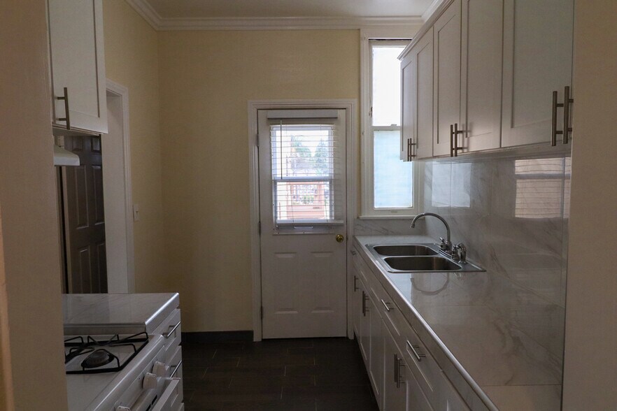 More Photos Of 921 N Lacy St, Santa Ana Apartments For Sale