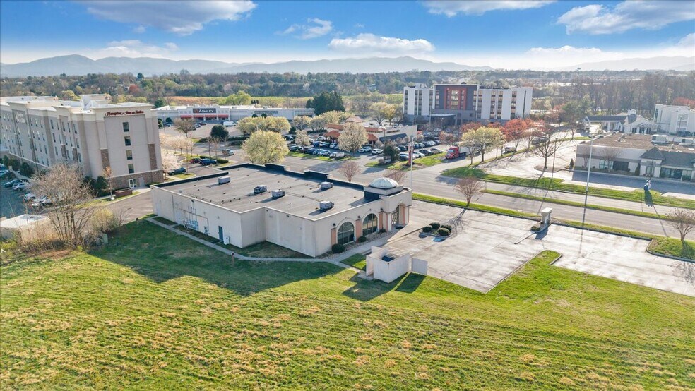 More Photos Of 5049 Valley View Blvd NW, Roanoke Office For Sale