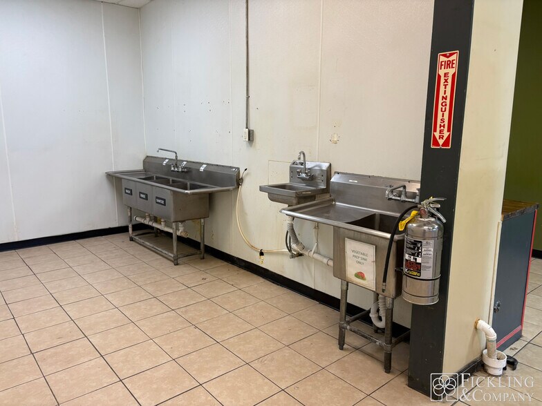 More Photos Of 120 Tom Hill Sr. Blvd, Macon-Bibb Freestanding For Lease