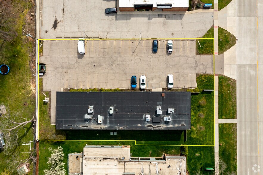 More Photos Of 21540 W 11 Mile Rd, Southfield Medical For Lease