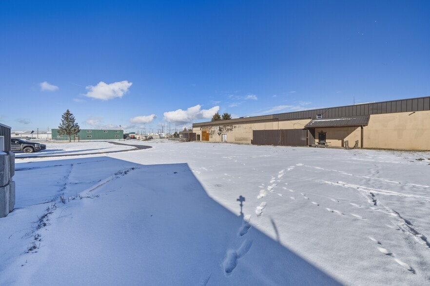 More Photos Of 189 Arden Dr, Belgrade Industrial For Lease