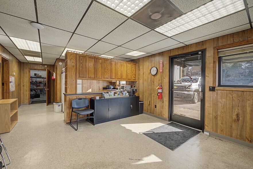 More Photos Of 225 Fiberglass Dr, Mount Juliet Warehouse For Sale