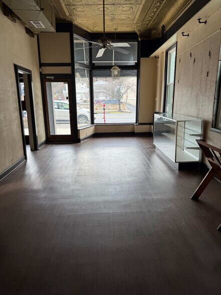 More Photos Of 33 N Washington St, Berkeley Springs Restaurant For Sale