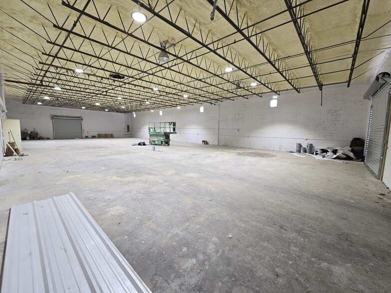 More Photos Of 5401 Sligh Ave, Tampa Industrial For Lease