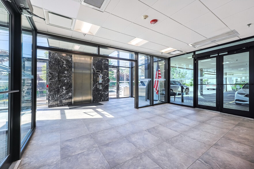 More Photos Of 833 Northern Blvd, Great Neck Medical For Lease