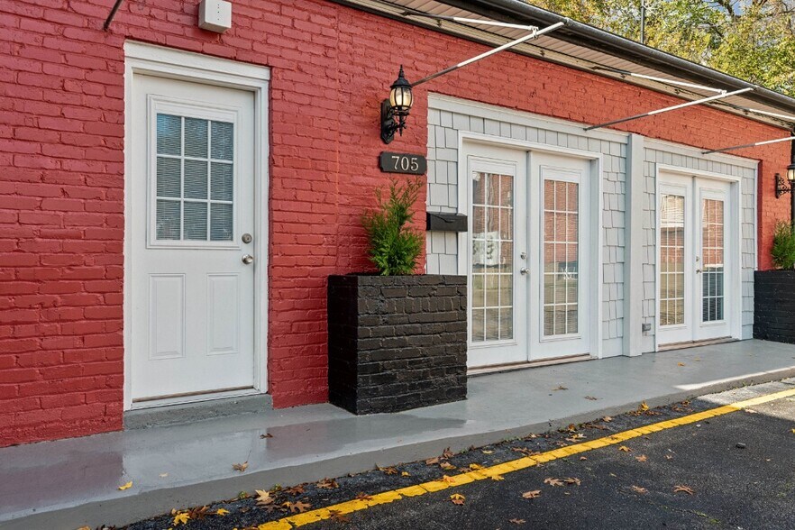 More Photos Of 705 Dunnington St, Columbia Freestanding For Sale