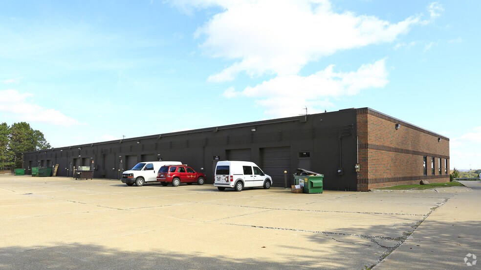 More Photos Of 101-180 Ken Mar Industrial Pky, Broadview Heights Showroom For Lease