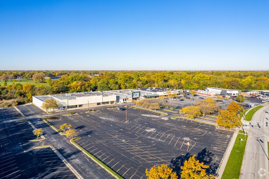 More Photos Of 94-120 S Orchard Dr, Park Forest Convenience Store For Sale