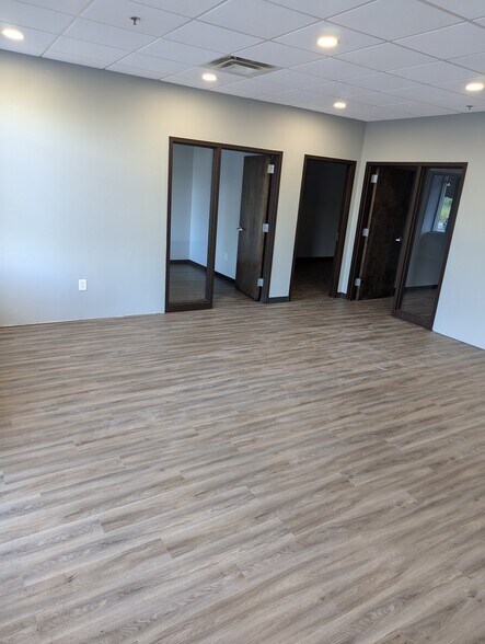 More Photos Of 3011 Harrah Dr, Spring Hill Office For Lease