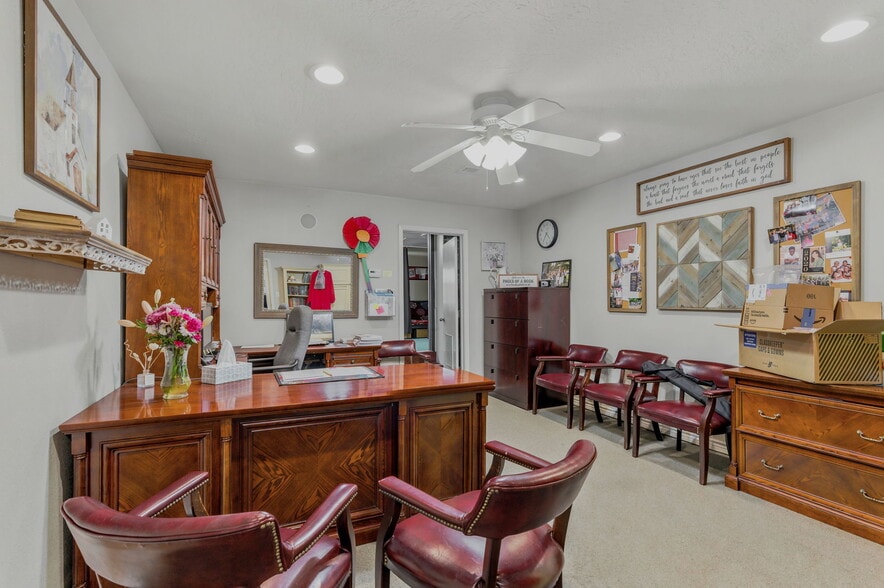 More Photos Of 3401 N Frazier St, Conroe Specialty For Sale