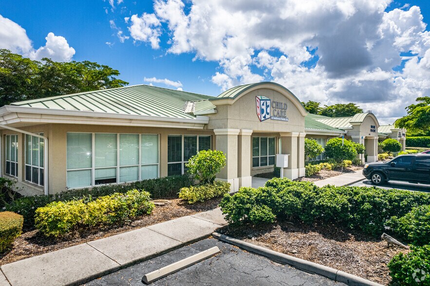 Primary Photo Of 6831 Palisades Park Ct, Fort Myers Medical For Lease
