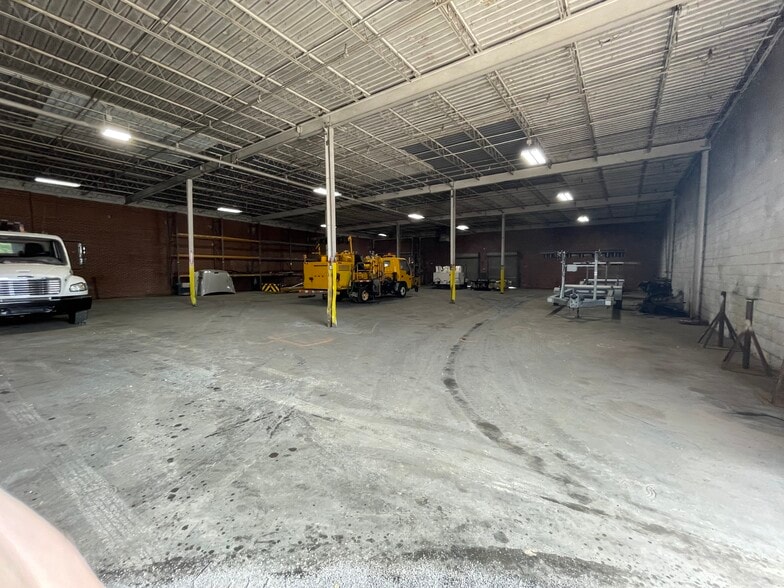 More Photos Of 1104 Southerland St, Graham Warehouse For Lease