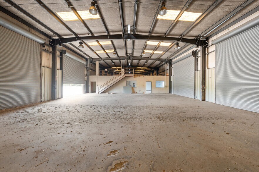More Photos Of 7324 Steinbeck Dr, Waco Warehouse For Sale