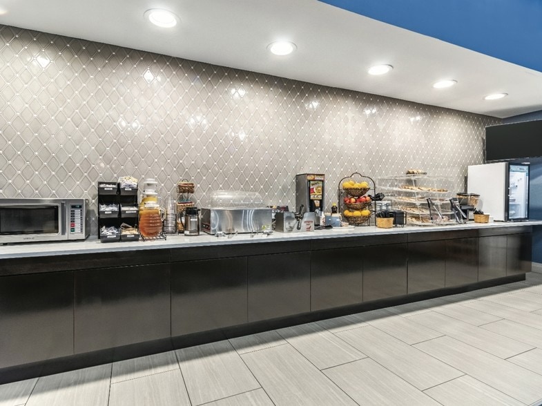 More Photos Of 4929 W McDowell Rd, Phoenix Hotel For Sale