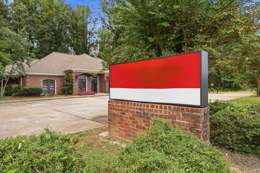 More Photos Of 200 Forest View Dr, Raymond Office For Lease