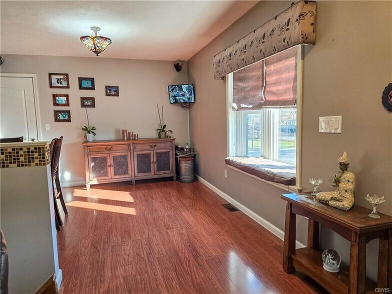 More Photos Of 337 N Peterboro St, Canastota Flex For Sale