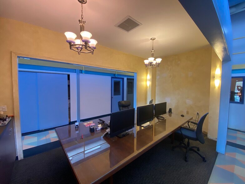 More Photos Of 77 Gazza Blvd, Farmingdale Showroom For Sale