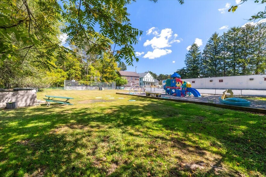 More Photos Of 2241 Ridge Rd, Bangor Flex For Sale