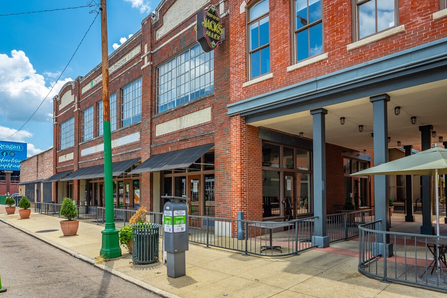 More Photos Of 420 Broad St, Chattanooga Storefront For Lease