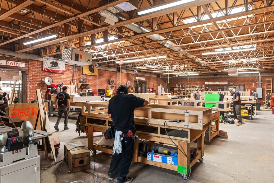 More Photos Of 1448 E 58th Pl, Los Angeles Showroom For Lease