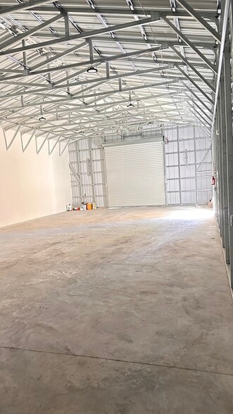 More Photos Of 3916 W Alva St, Tampa Warehouse For Lease