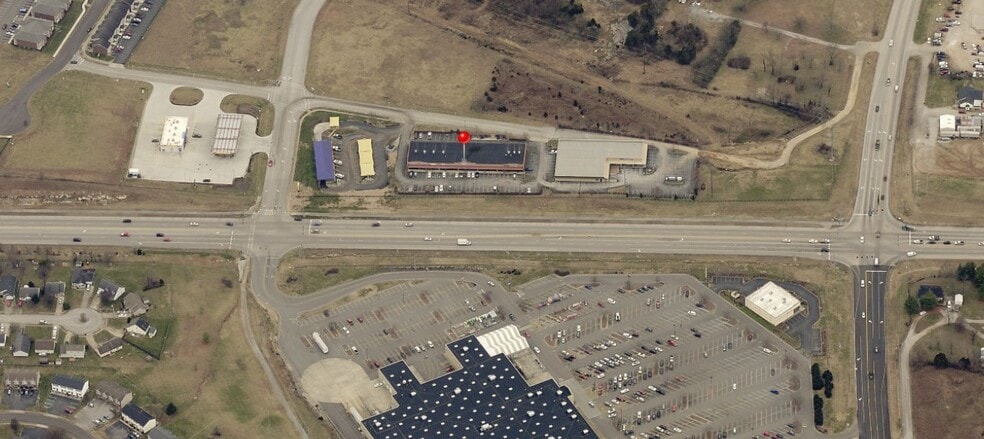 More Photos Of 1355 Veterans Memorial Ln, Bowling Green Storefront For Lease