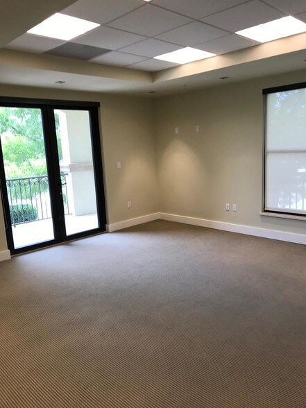 More Photos Of 862-868 102nd Ave N, Naples Office For Sale