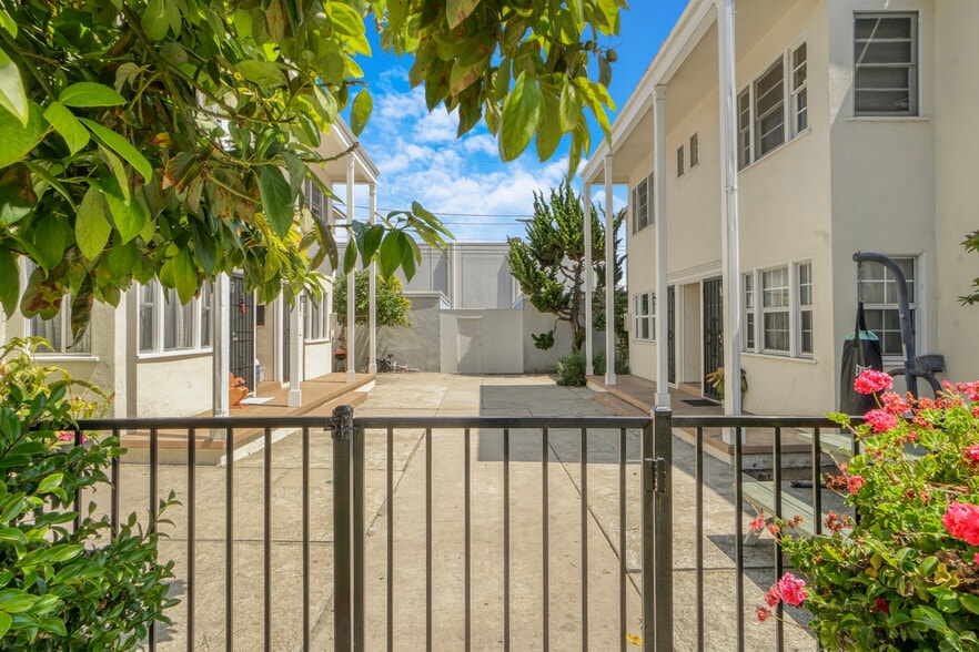 More Photos Of 12314 Washington Pl, Los Angeles Apartments For Sale