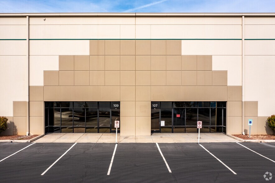 More Photos Of 2861 N Marion Dr, Las Vegas Distribution For Lease