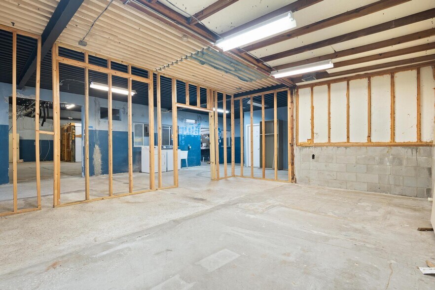 More Photos Of 325 E Lemon St, Tarpon Springs Warehouse For Sale
