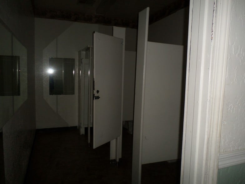 More Photos Of 5832 W San Miguel Ave, Glendale General Retail For Lease