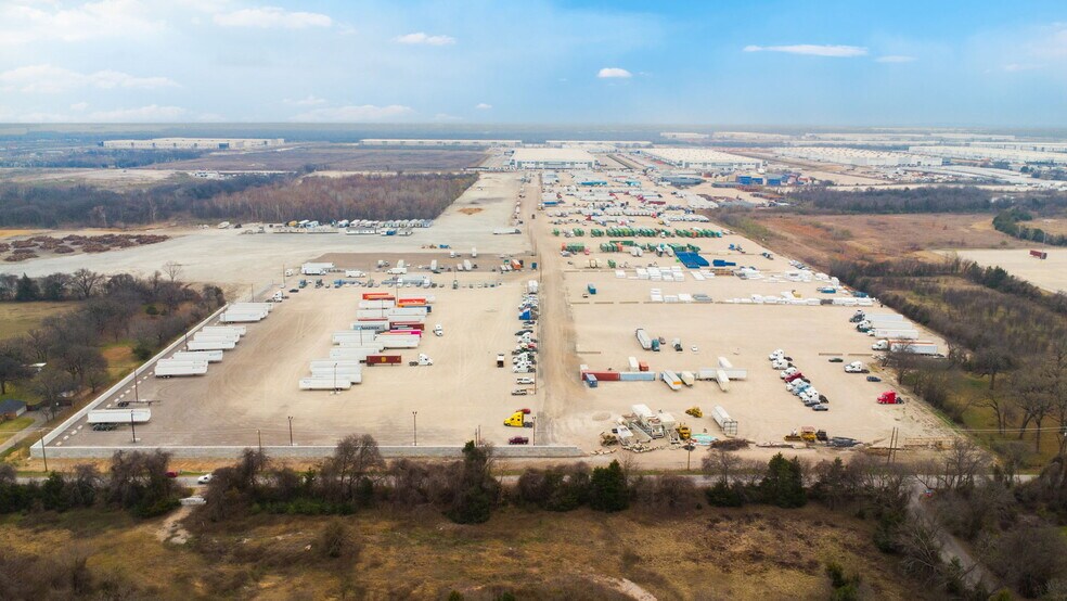 More Photos Of 1600 Fulghum, Hutchins Land For Lease