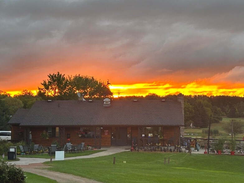 Primary Photo Of N7559 Shaffer Rd, Crivitz Golf Course Driving Range For Sale