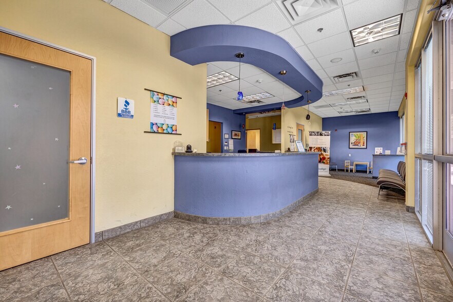 More Photos Of 15276 W Brookside Ln, Surprise Medical For Lease