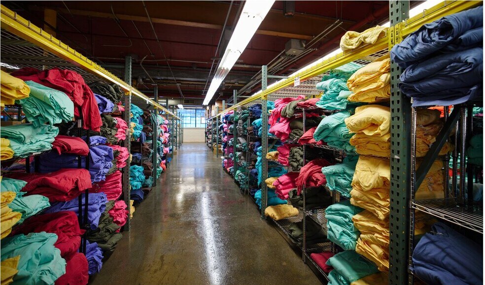 More Photos Of 1 Riverside Way, Wilton Warehouse For Lease